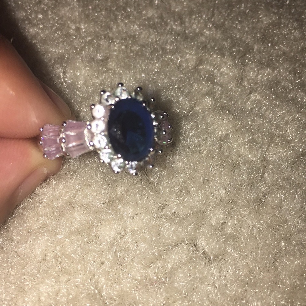 Silver Ring - Picture 2 of 7